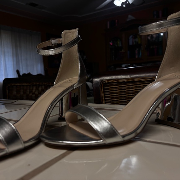 Halston silver heels - Picture 3 of 4